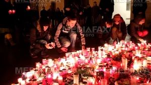 Numeroşi cehi au aprins lumânări în locuri simbolice din Praga, în memoria lui Vaclav Havel - FOTO