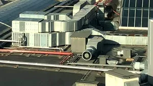 Incendiu la un mall din Capitală. Explicaţia centrului comercial după ce mai multe persoane au fost evacuate 