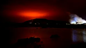 IMAGINI Un vulcan a erupt după aproape 800 de ani, în Islanda, aproape de capitala Reykjavik

