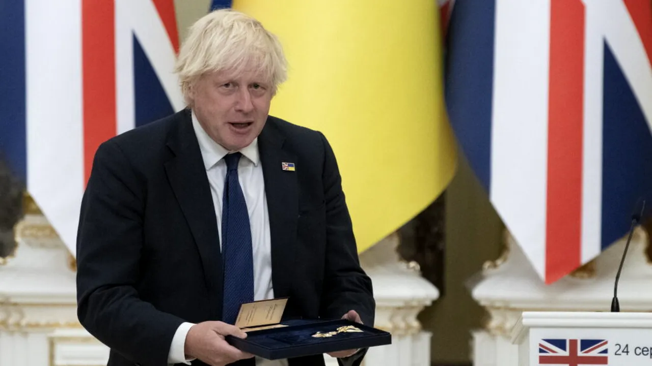 Boris Johnson critică primirea „grețoasă” a lui Putin de către Trump în Alaska. Fostul premier al Marii Britanii susține că războiul din Ucraina s-ar putea încheia până la finalul anului