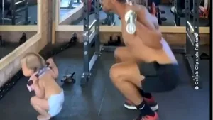 În pampers, dar pusă pe treabă sau cum sportul se învaţă de mic(ă) VIDEO