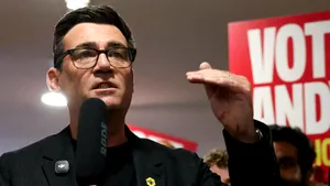 Cine este Andy Burnham, omul care ar putea deveni următorul prim-ministru al Marii Britanii