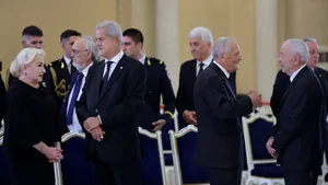 Theodor Stolojan și Viorica Dăncilă au venit la catafalcul lui Ion Iliescu