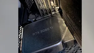 A cumpărat o carcasă de PC cu 20 de euro. Ce a găsit în interior valora mii de euro