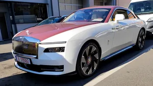 Un Rolls Royce electric, de 400.000 de euro, va putea fi văzut pe străzile din România