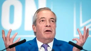 EXTERNE Marea Britanie. Nigel Farage demisionează din funcția de deputat, dar anunță că va cere votanților din Clacton să-l realeagă