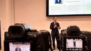 Victor Negrescu avertizează că România riscă să nu folosească integral cele 60,2 miliarde de euro estimate din fonduri europene