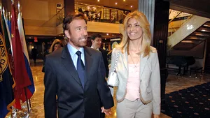 Chuck Norris a dat în judecată CBS şi Sony Pictures, pentru peste 30 de milioane de dolari