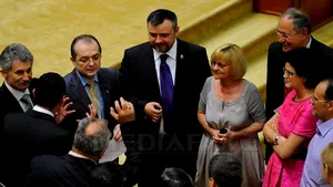 Incident în Parlament: Persoană surprinsă de PSD filmându-i pe cei care-l huiduiau pe Boc