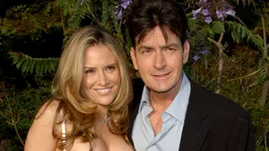 Soţia lui Charlie Sheen, însărcinată cu gemeni, a fost spitalizată