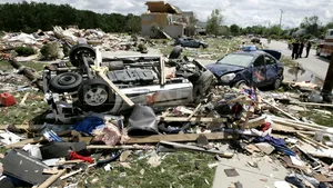 Regiunile din centrul şi nordul Statelor Unite au fost afectate de 56 de tornade în două zile