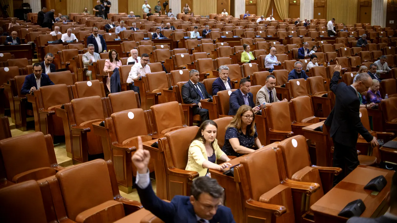 Camera Deputaţilor a adoptat proiectul de lege privind măsuri de gestionare a populaţiei de urşi. Vânătoarea va fi reintrodusă