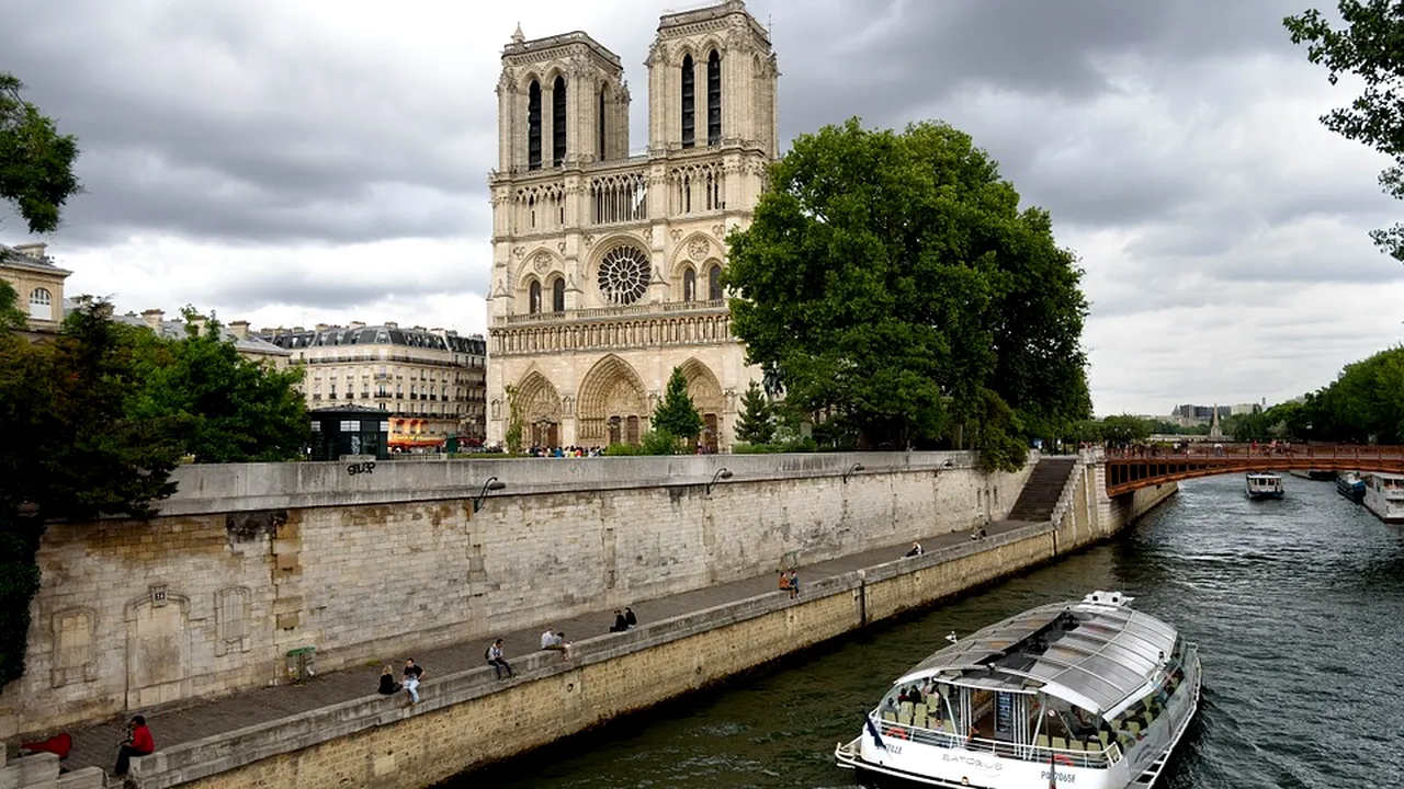Catedrala Notre-Dame din Paris, de la muzeu la „casă a lui Dumnezeu şi a Omului