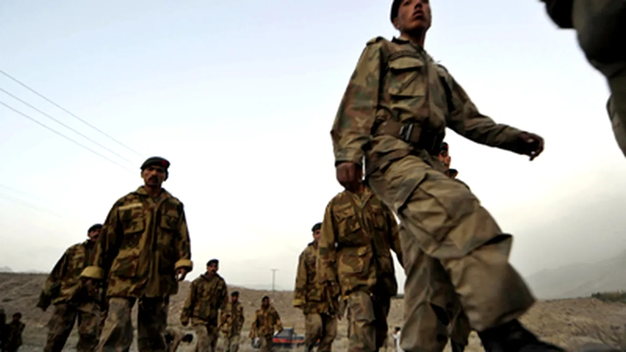 Pakistanul a desfăşurat militari la frontiera cu India