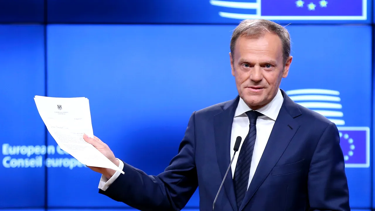 Metafora lui Tusk pentru lovitura de graţie a lui May, care a convocat anticipate: Este o răsturnare de situaţie demnă de Hitchcock
