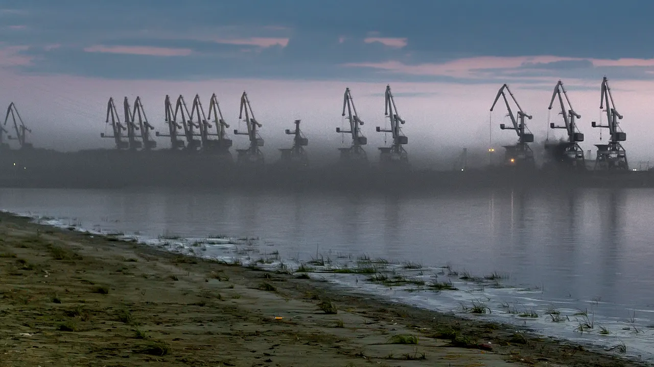 ZF: Galaţiul ar putea deveni cel mai mare port de containere din UE
