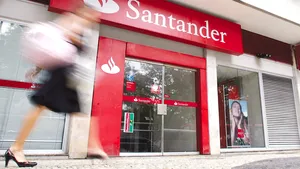 Lovitură de teatru în sistemul bancar european | Una dintre cele mai mari bănci aflate la pământ din cauza creditelor neperformante, cumpărată de gigantul Santander pentru 1 euro 