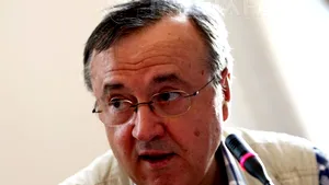 Ion Cristoiu a slăbit 30 de kilograme îmbinând lecţiile de înot cu dieta