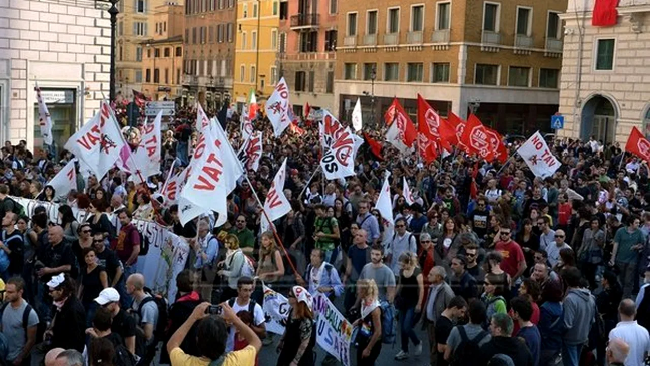 PROTESTE la Roma: Mii de manifestanţi împotriva măsurilor de austeritate: 