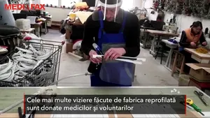 Reinventează-te în vremea coronavirusului! O fabrică din Sibiu s-a apucat de produs viziere: Să uităm poveştile cu ”importăm din China”
