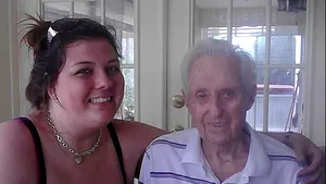 Ultima dorinţă a bunicului aflat pe patul de moarte i-a schimbat radical viaţa unei tinere: „Şi-a dorit o viaţă mai bună pentru mine” / Transformarea e incredibilă | FOTO, VIDEO