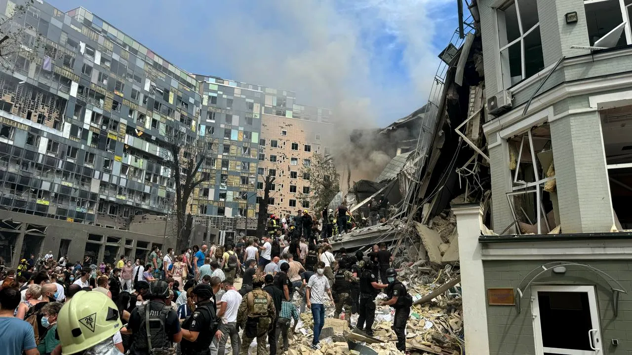 Războiul din Ucraina, ziua 867. Numărul victimelor atacurilor ruseşi asupra Kievului, în creştere / Biden promite consolidarea apărării aeriene a Ucrainei / Elveţia anunţă noi sancţiuni împotriva Rusiei / Rusia emite mandat de arestare pentru Iulia Navalnaya