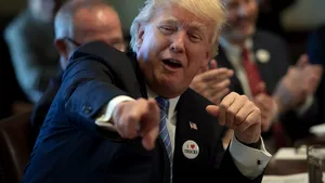 O scriitoare austriacă laureată Nobel a scris o piesă în care ironizează alegerea lui Donald Trump