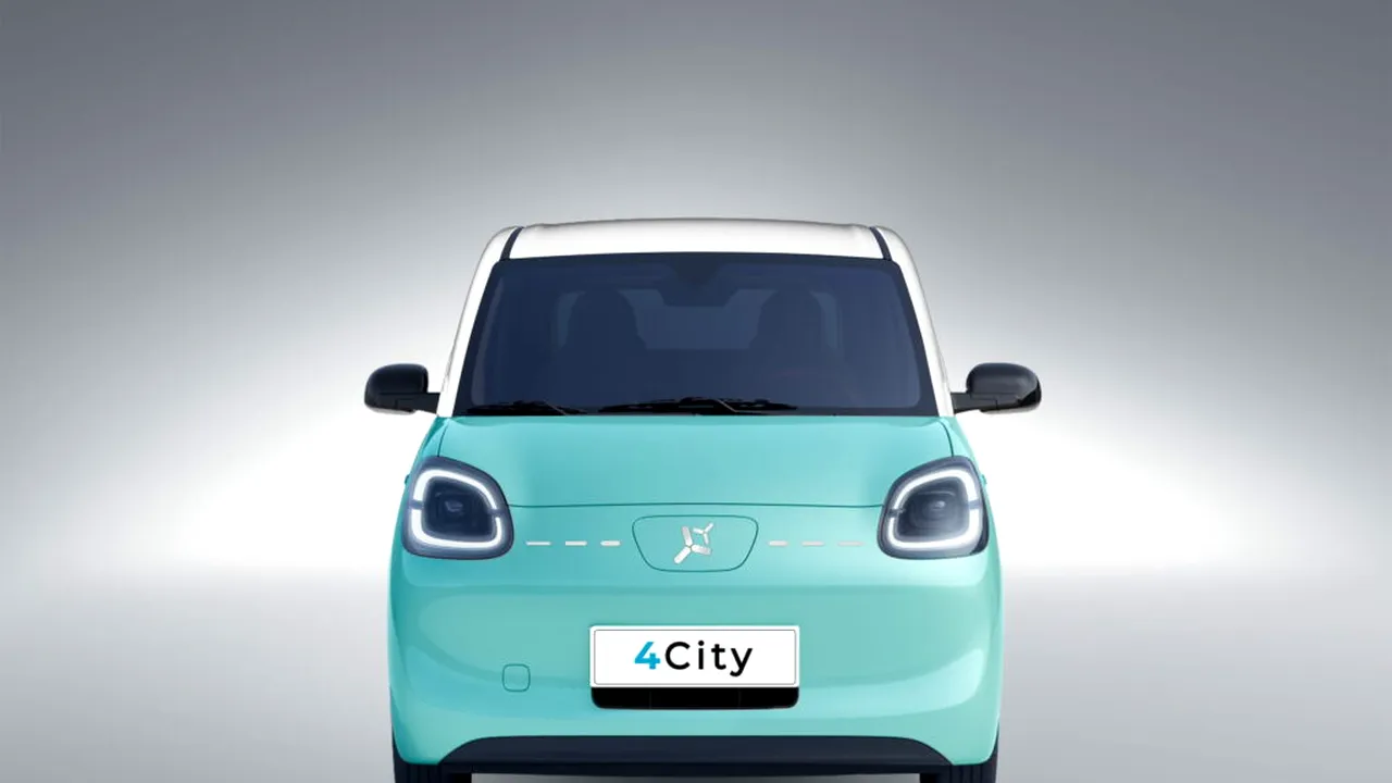 O companie românească a lansat o mașină electrică urbană care poate fi condusă de la 16 ani
