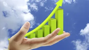 CE previne Guvernul că fără creşterea taxelor sau reducerea cheltuielilor deficitul urcă la 2,8% PIB