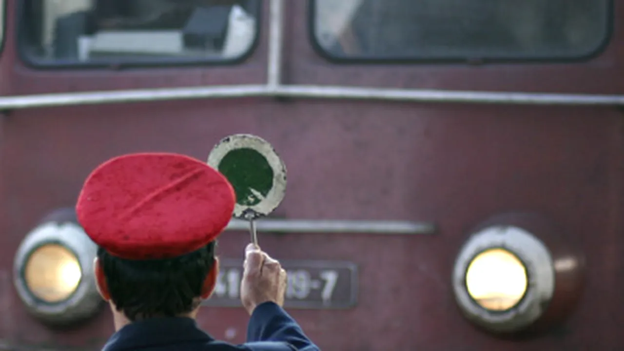 Circulaţie feroviară blocată pe ruta Constanţa-Bucureşti, după ce o locomotivă a deraiat