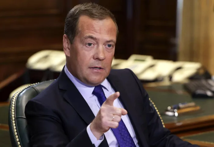 EXTERNE Medvedev amenință Germania cu „atacuri directe” asupra fabricilor militare, sugerând ținte din Berlin