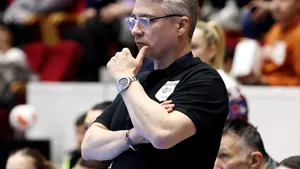 Rapid București anunță despărțirea de antrenorul echipei feminine de handbal, Laurent Bezeau