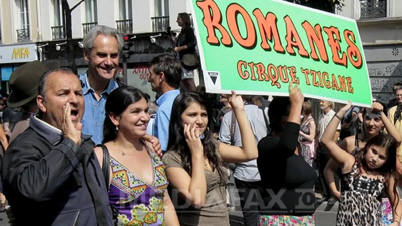 Mii de persoane au manifestat în Franţa, mitingul de la Paris fiind deschis de romi români - FOTO