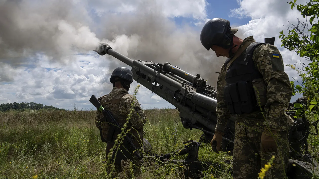 Războiul din Ucraina, ziua 144. Rusia intensifică operaţiunile de luptă / Seria bombardamentelor continuă / Zelenski promite recucerirea teritoriilor pierdute / Peste 100 de civili au fost ucişi în ultimele două săptămâni / Forţa invadatorilor, pusă la îndoială / Ucraina vrea să-l schimbe pe şeful serviciilor secrete