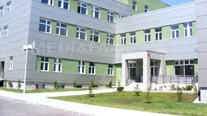 Noua maternitate din Drobeta Turnu Severin, a cărei construcţie a început în 1990, a fost inaugurată fără aparatură - FOTO