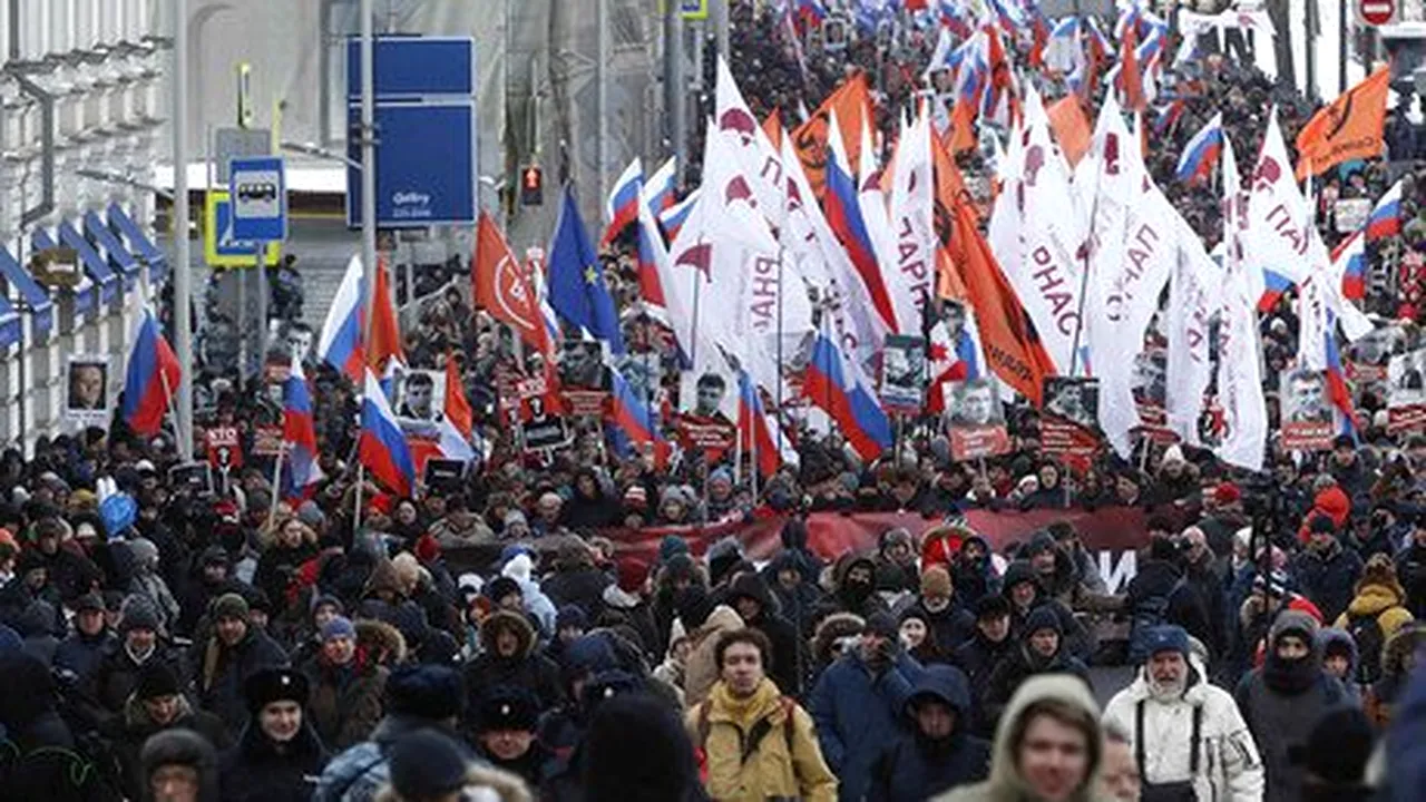 Mii de ruşi au participat la un marş în memoria lui Boris Nemţov, asasinat în urmă cu trei ani în apropierea Kremlinului