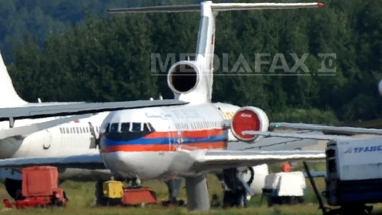 Avion blocat pe un aeroport din Moscova după ce trenul de aterizare s-a afundat în asfaltul topit - VIDEO