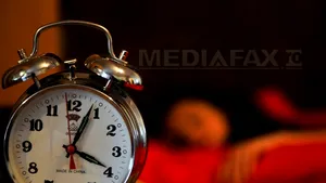 Proiect: Părinţii singuri nu vor mai fi obligaţi la ture de noapte. Legea merge la promulgare