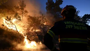 Croația evacuează locuitorii și turiștii în urma unui incendiu în apropiere de Split