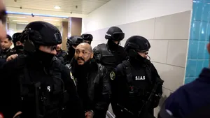 Manelistul Dani Mocanu adus în cătușe în România pe aeroportul Otopeni