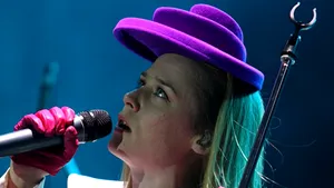 Roisin Murphy vrea trandafiri roşii şi şampanie în backstage (Galerie Foto şi Video)