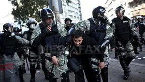 Peste 140 de răniţi la Gay Pride în Belgrad, în confruntările dintre poliţie şi grupuri de tineri - FOTO