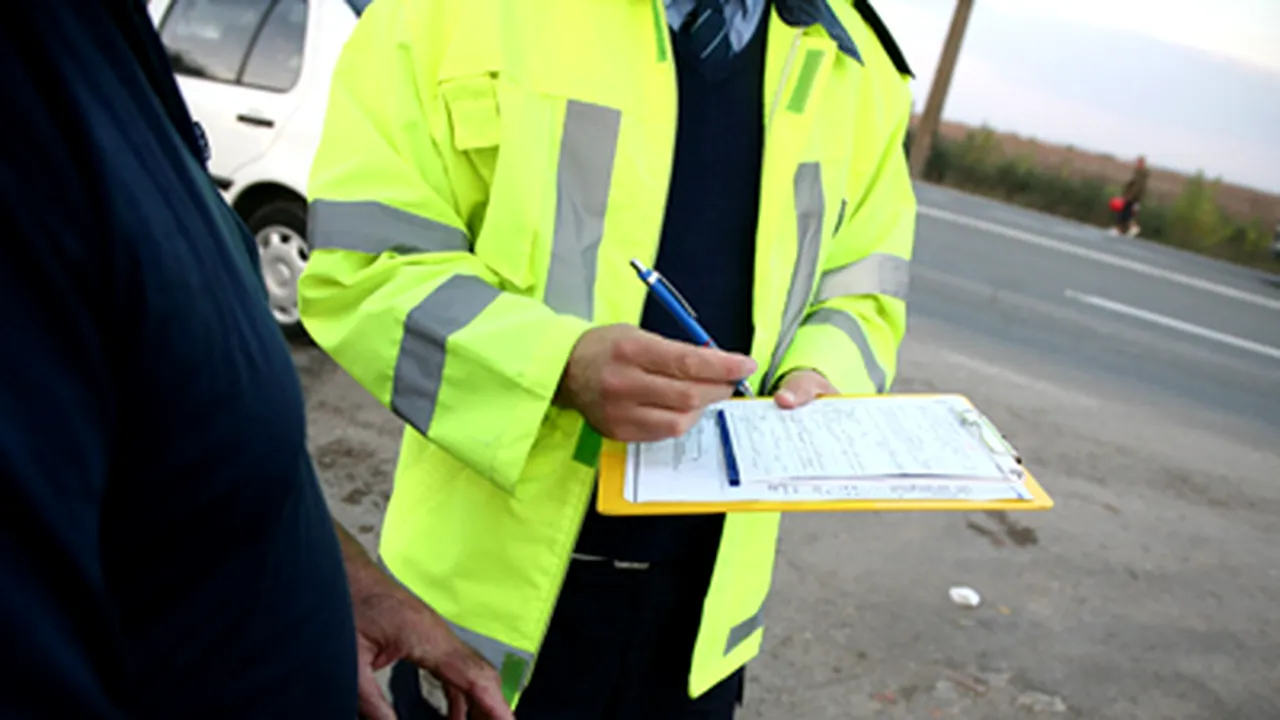 Un bucureştean cercetat în 30 de dosare, prins din nou conducând fără permis - VIDEO