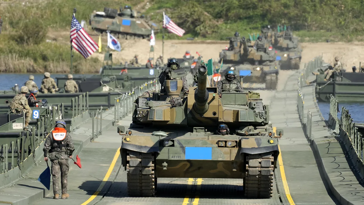 Ministrul Apărării: România nu vrea doar obuziere din Coreea, este interesată şi de un nou tanc şi o maşină de luptă a infanteriei