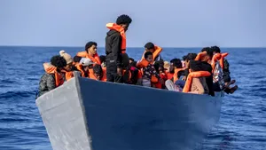 Libia: Peste 50 de migranți dați dispăruți în urma unui naufragiu în Marea Mediterană