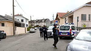 Autorităţile din Franţa au dejucat un complot terorist care viza serviciile de securitate 