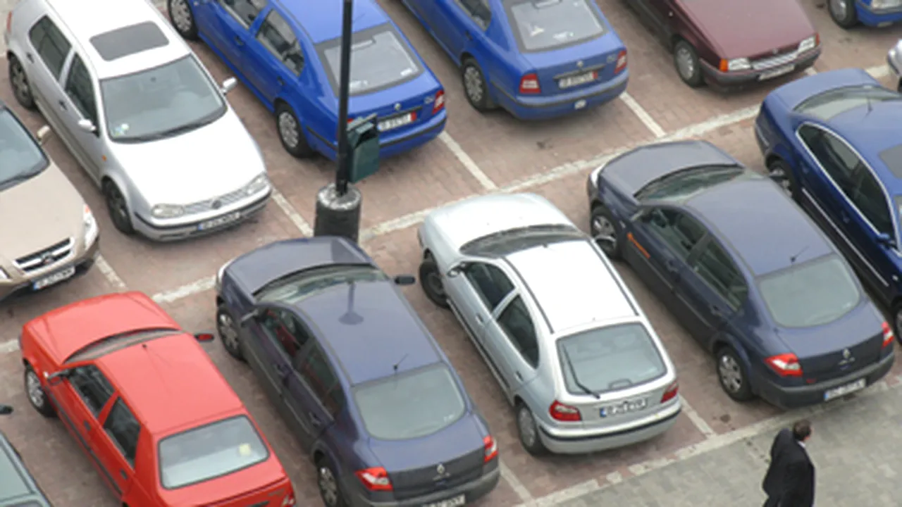Vânzările de autoturisme noi au scăzut cu 50,8% la patru luni
