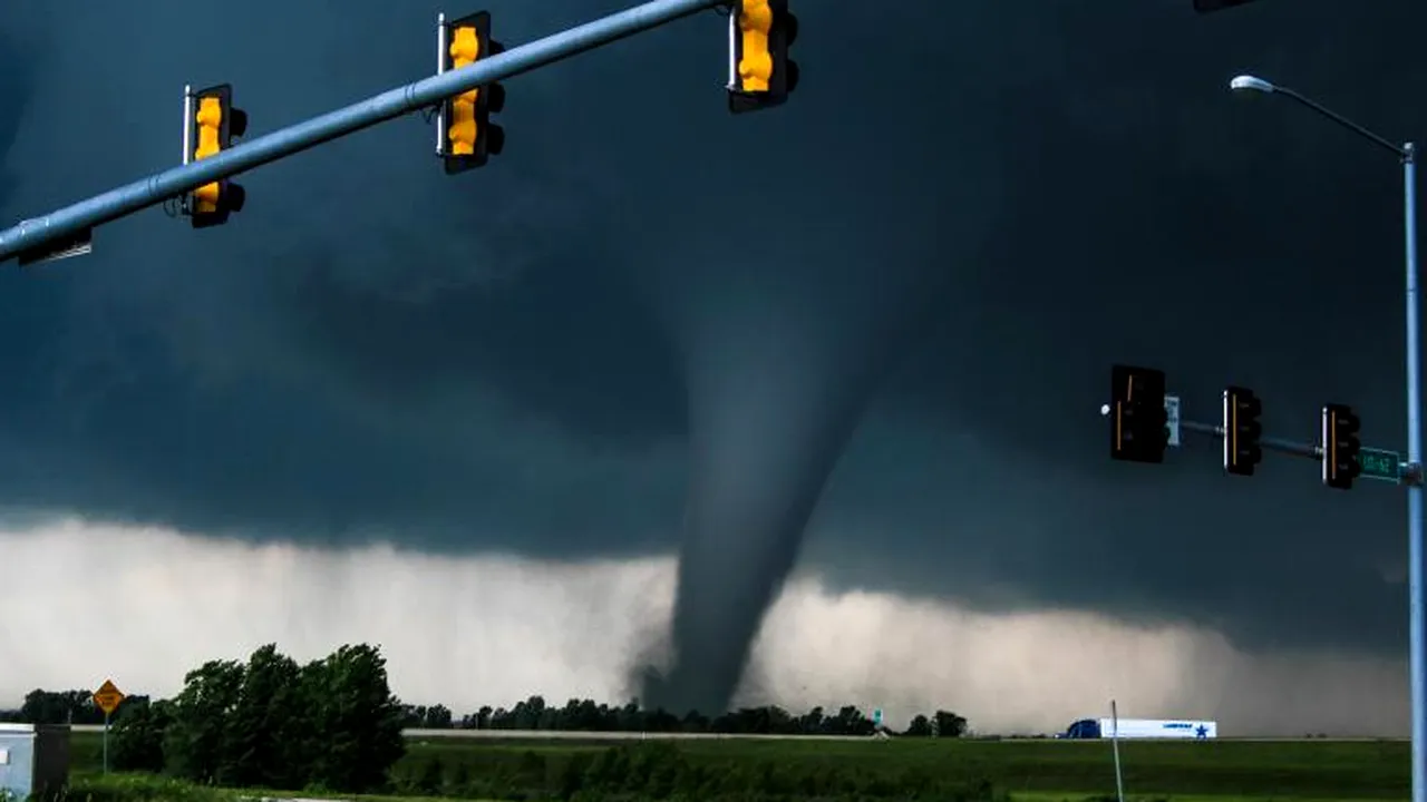 Cel puţin două persoane au murit în urma tornadelor din statul american Oklahoma - VIDEO