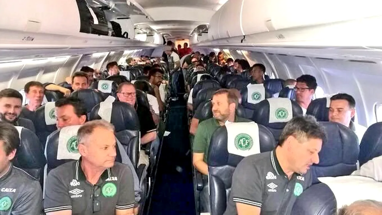 Mii de oameni s-au adunat pe stadionul echipei braziliene de fotbal Chapecoense pentru a deplânge dispariţia prematură a jucătorilor - VIDEO