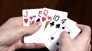 Un hacker a trișat la poker online și ar fi câștigat milioane de dolari. Cum putea să vadă cărțile adversarilor